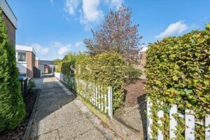 Weg zum Garagenhof