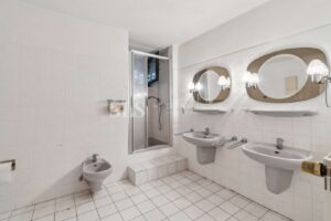 Badezimmer Ansicht 2