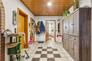 Flur Wohnung EG Links - Hausnummer 7a