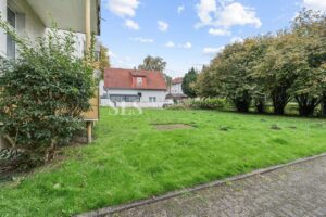 Hinter dem Haus