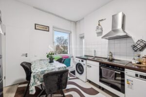 Nr. 6, 2. OG links Küche