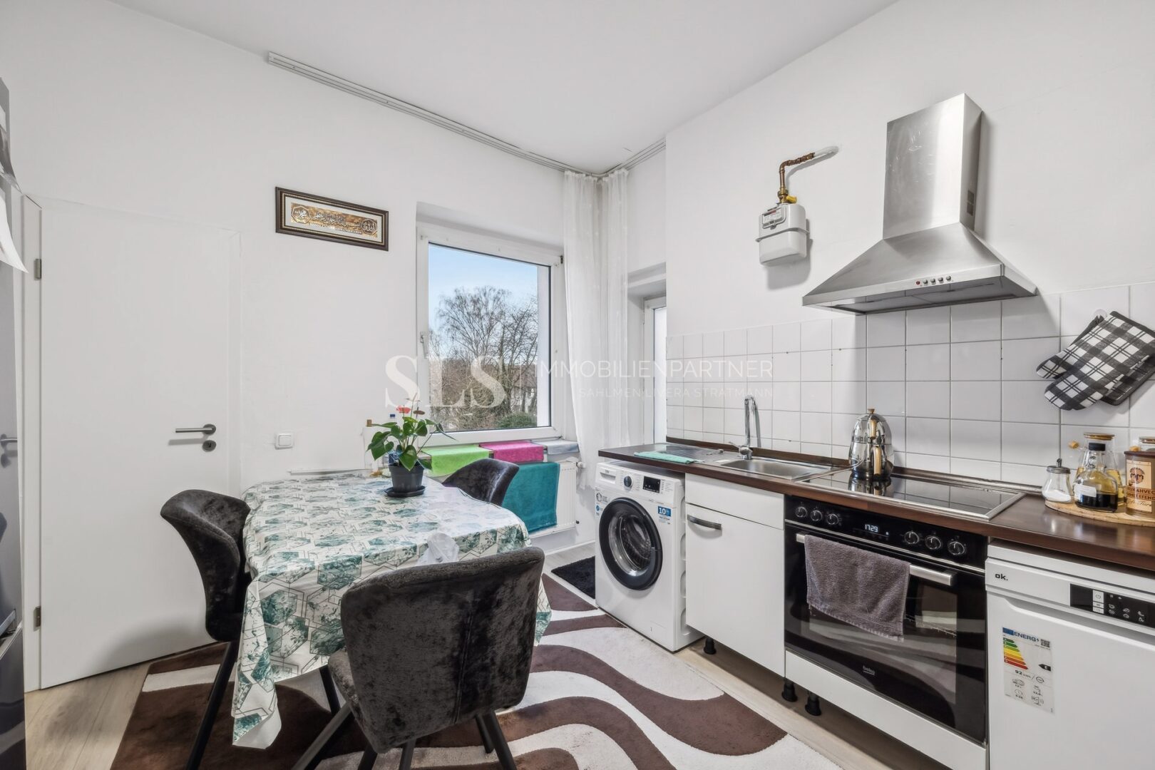 Nr. 6, 2. OG links Küche