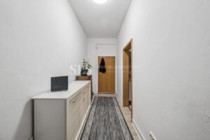 Nr. 6, 2. OG links Diele