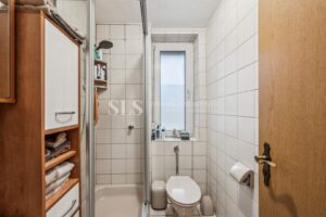 Nr. 6, 1. OG links Badezimmer