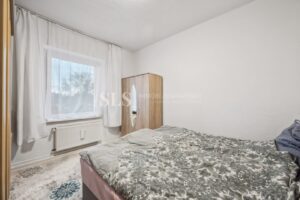 Nr. 6, 2. OG links Schlafzimmer