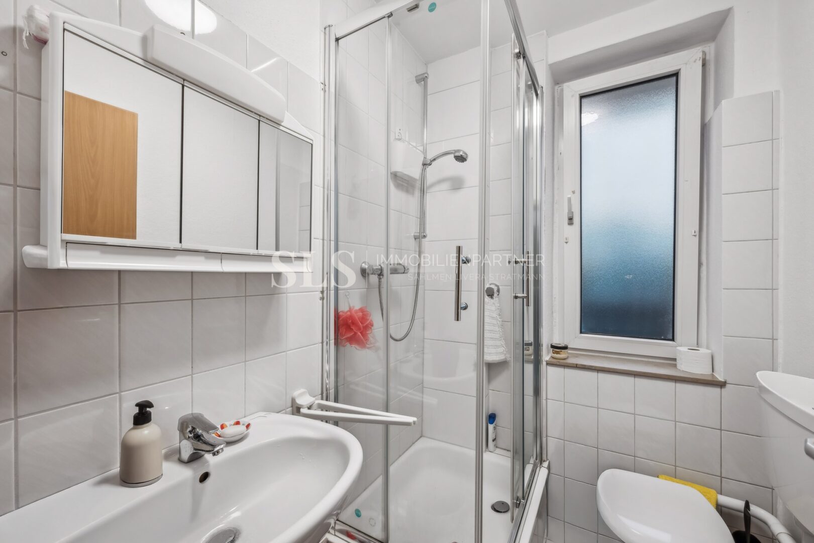 Nr. 6, 2. OG links Badezimmer