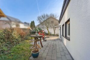 Terrasse und Garten EG