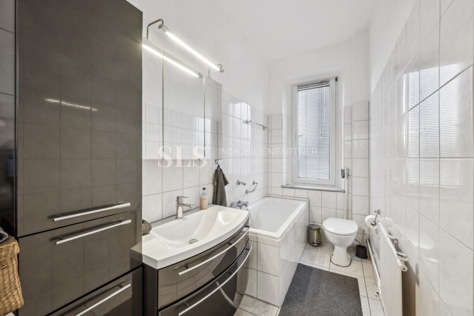 Nr. 6, 1. OG rechts Badezimmer