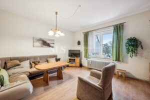 Nr. 6, 1. OG links Wohnzimmer