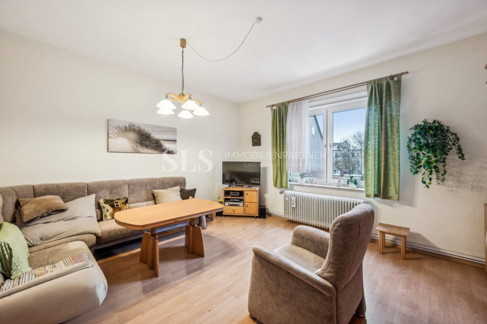 Nr. 6, 1. OG links Wohnzimmer