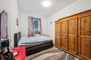 Nr. 8, 1. OG Schlafzimmer