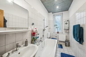 Nr. 8, 1. OG Badezimmer