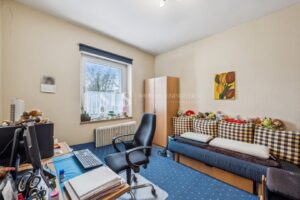 Nr. 6, 1. OG links Arbeitszimmer
