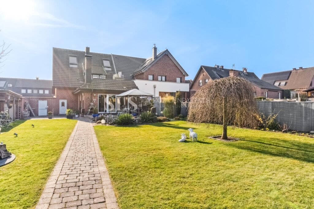 Hausansicht aus dem Garten