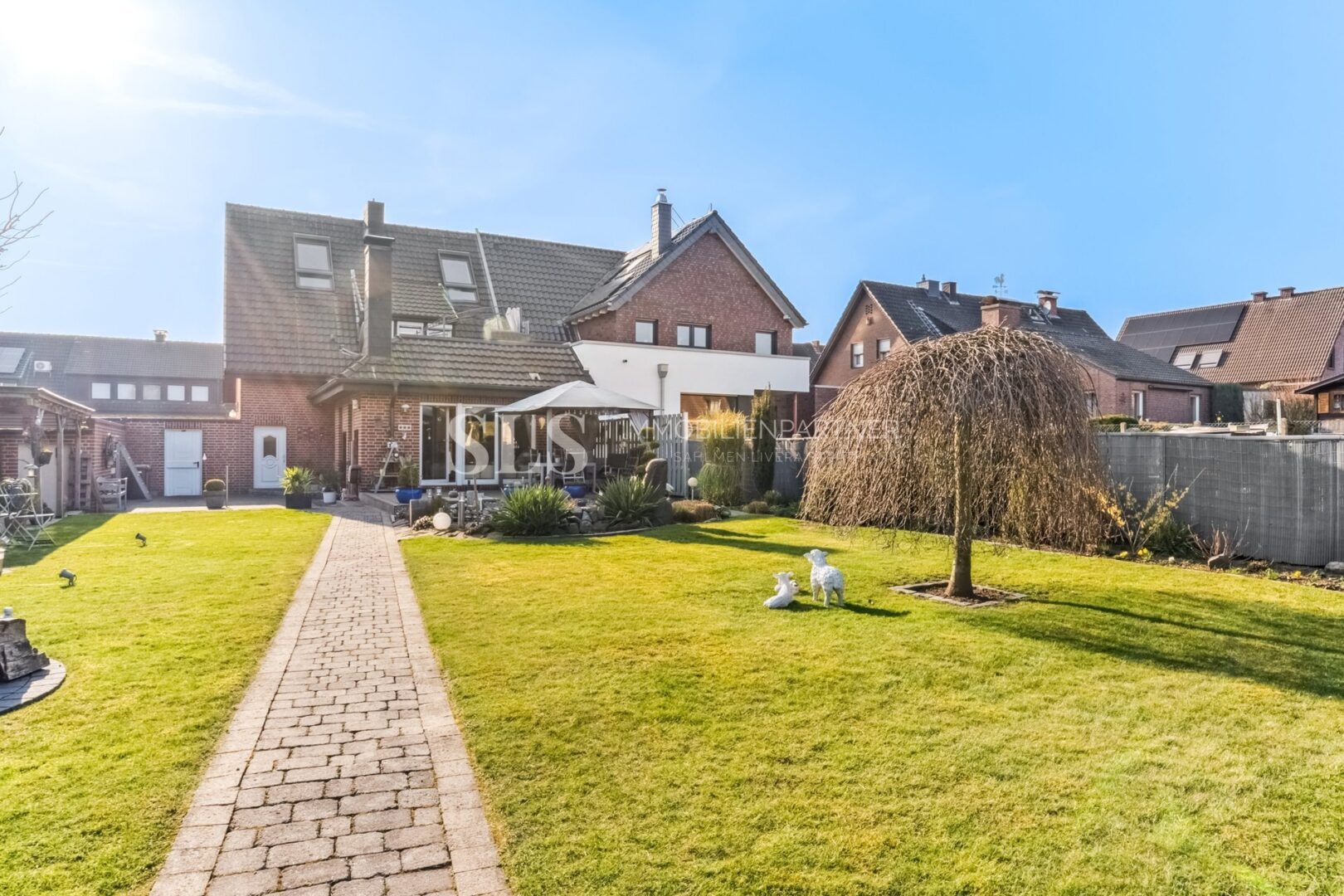 Hausansicht aus dem Garten