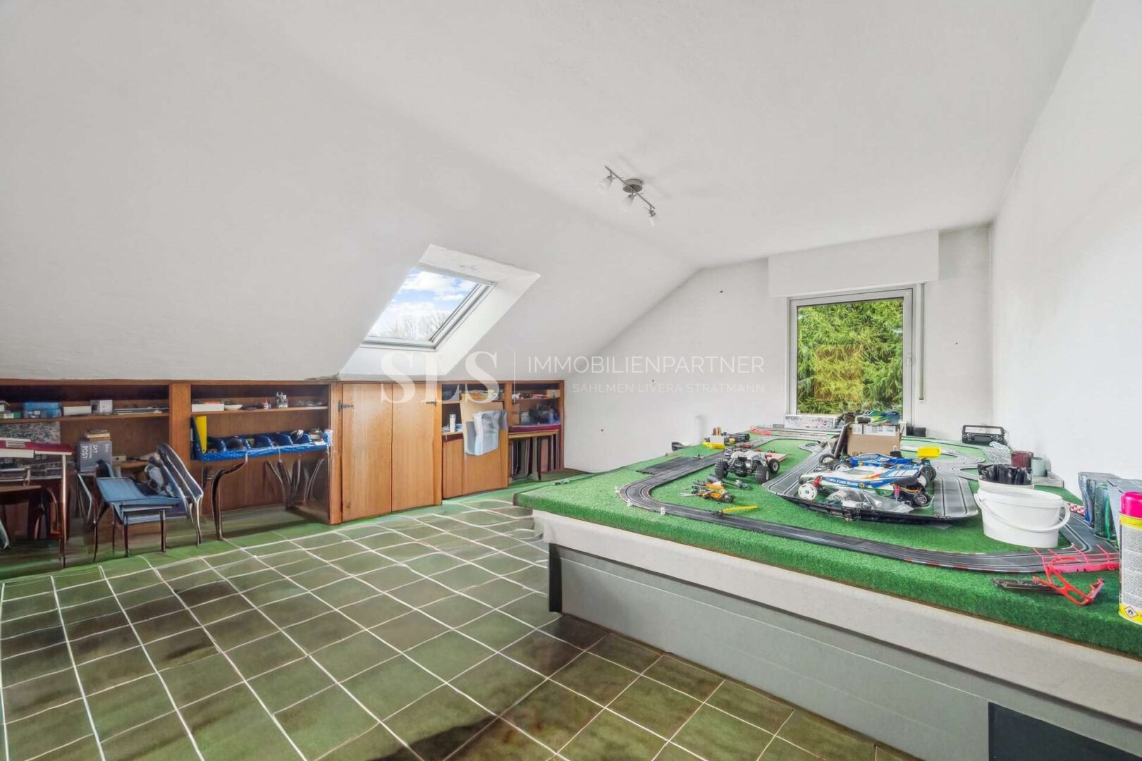 Kinderzimmer/Hobbyraum