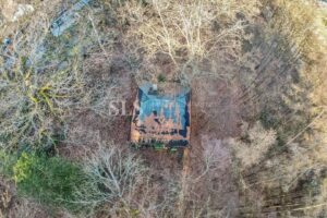 Luftansicht Haus im Wald