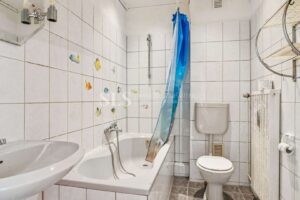 59 2. OG links - Badezimmer