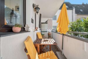 Südbalkon in den Hinterhof