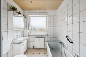 EG links und Anbau Badezimmer