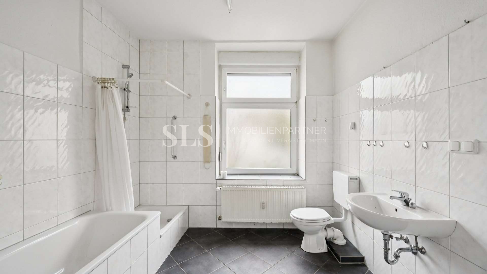 EG rechts Badezimmer