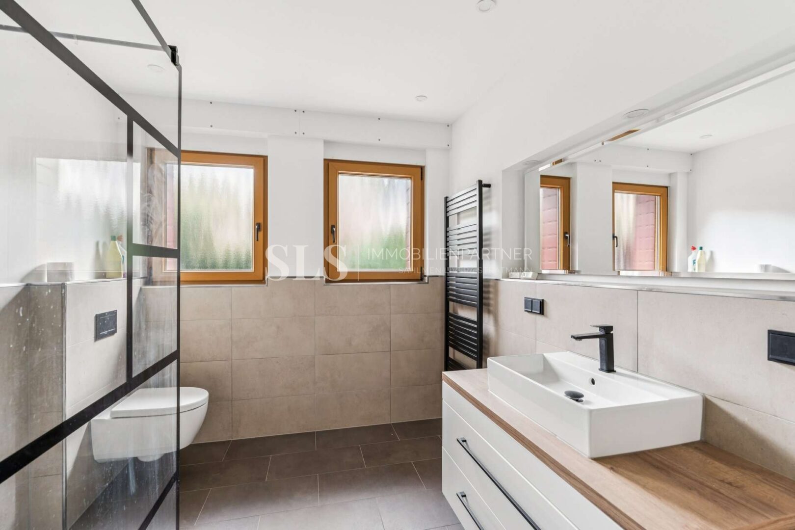 HW modernes Badezimmer