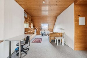Dachraum mit Badezimmer