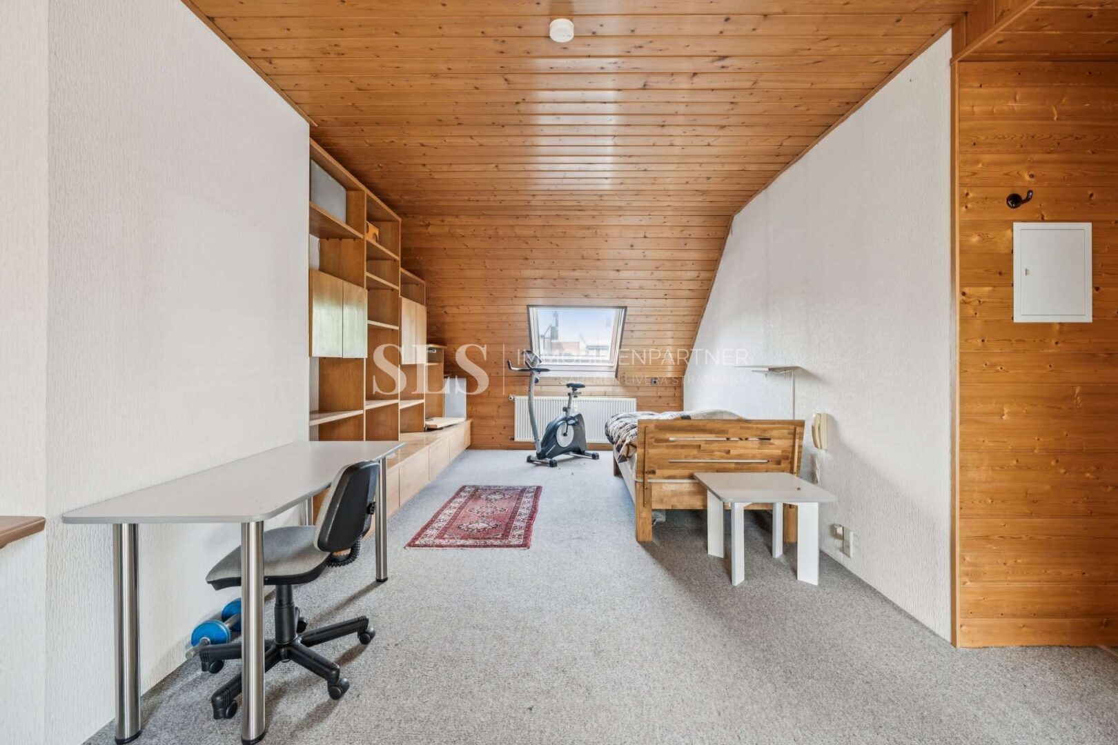 Dachraum mit Badezimmer