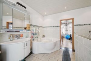 Badezimmer 1. OG