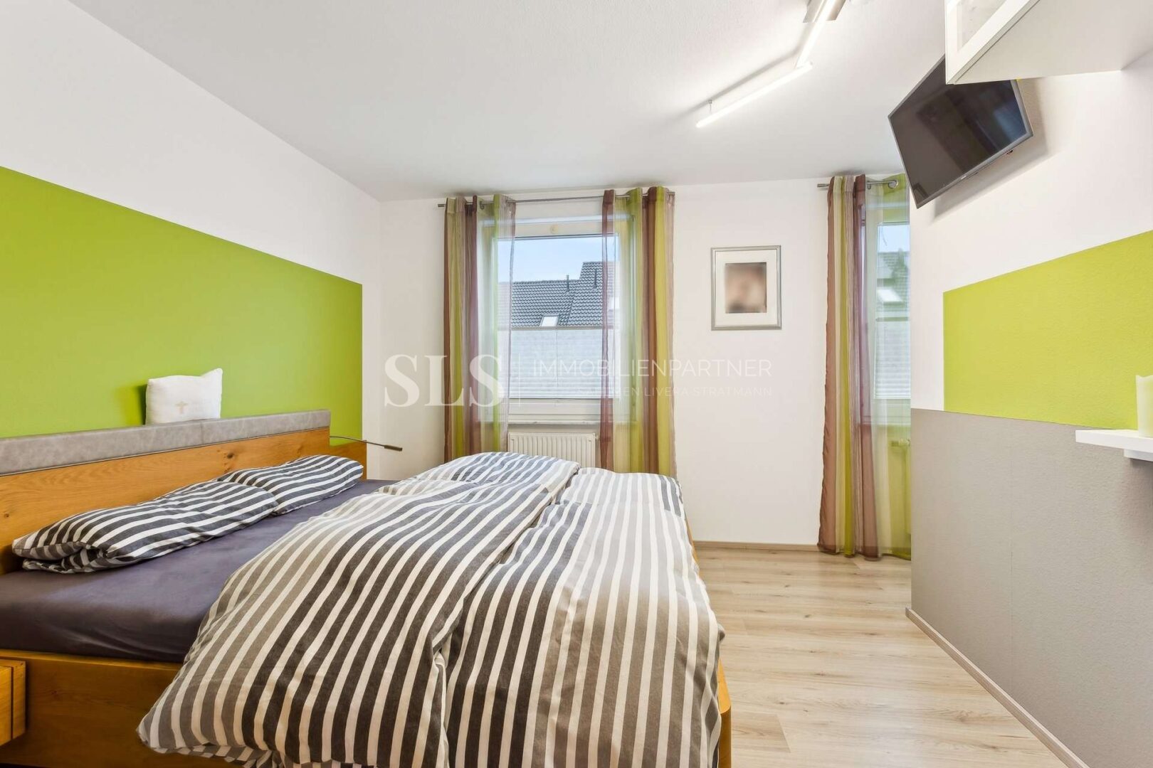Schlafzimmer 1