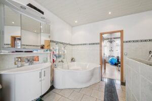 Badezimmer 1. OG