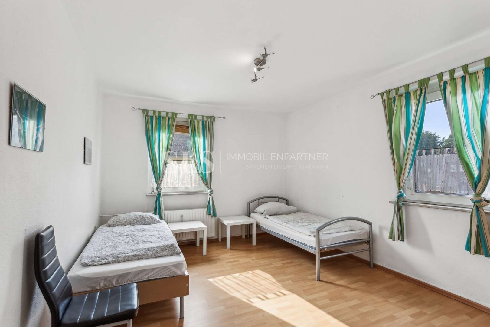 OG links Schlafzimmer