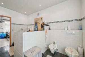 Badezimmer 1. OG