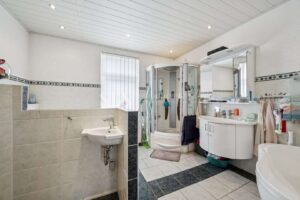 Badezimmer 1. OG