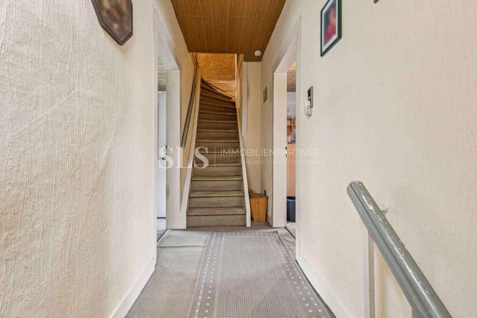 Flur mit Treppe