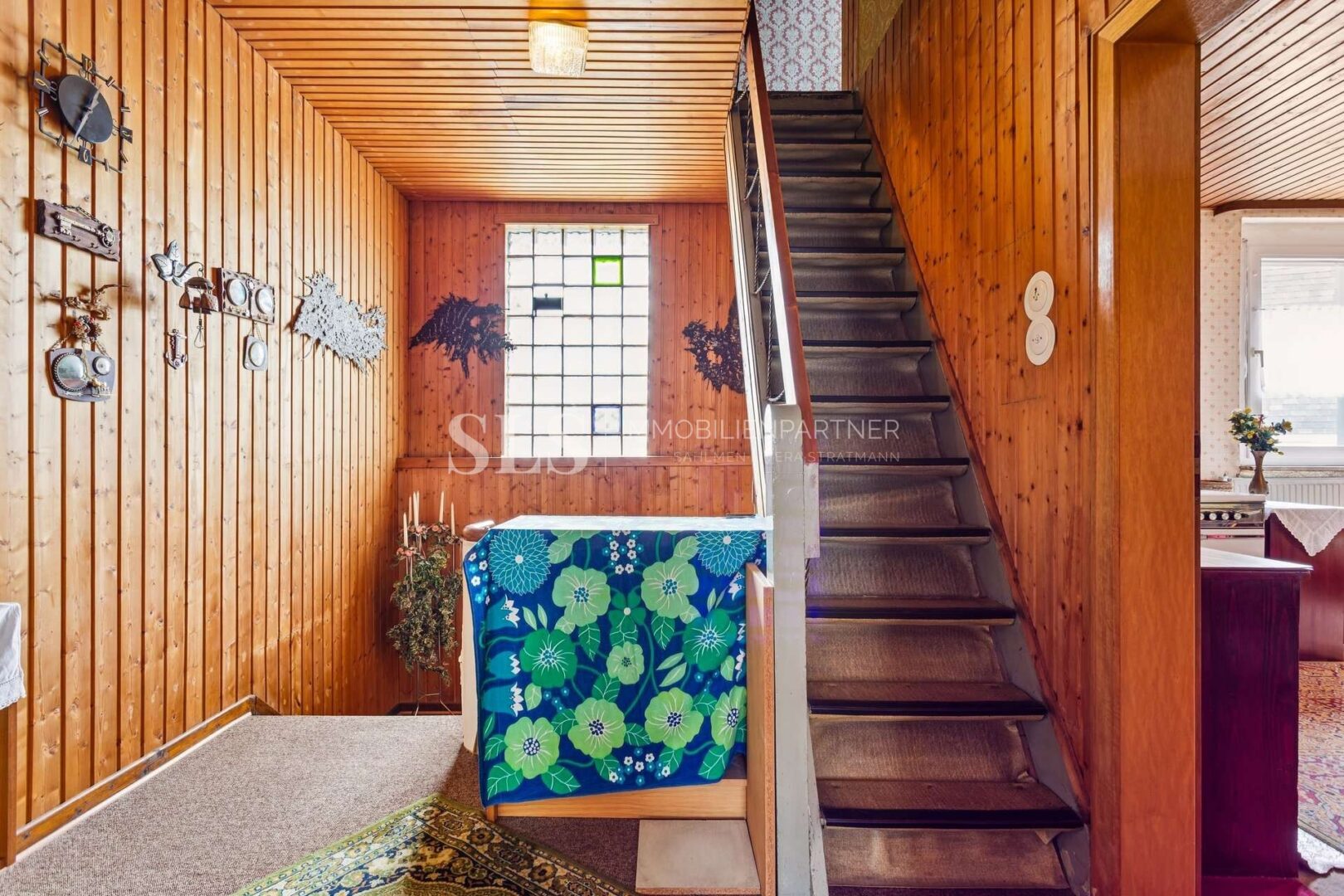Flur mit Treppe