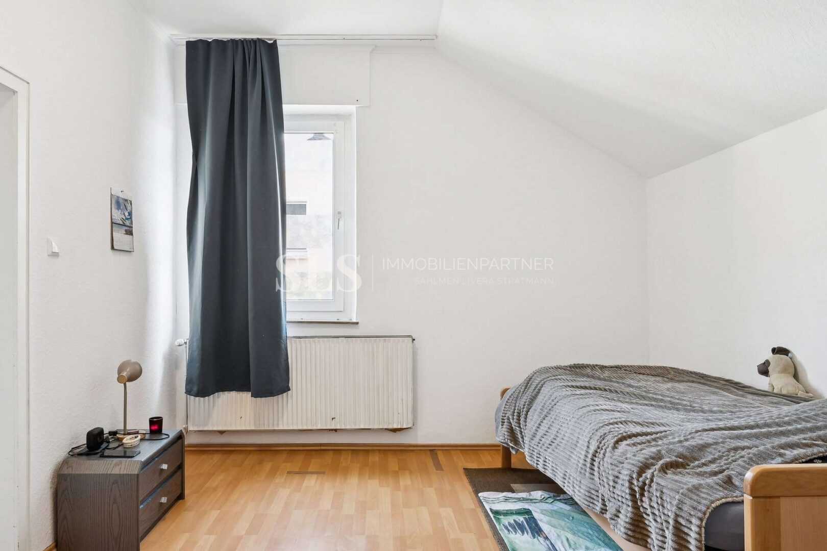 Schlafzimmer DG links