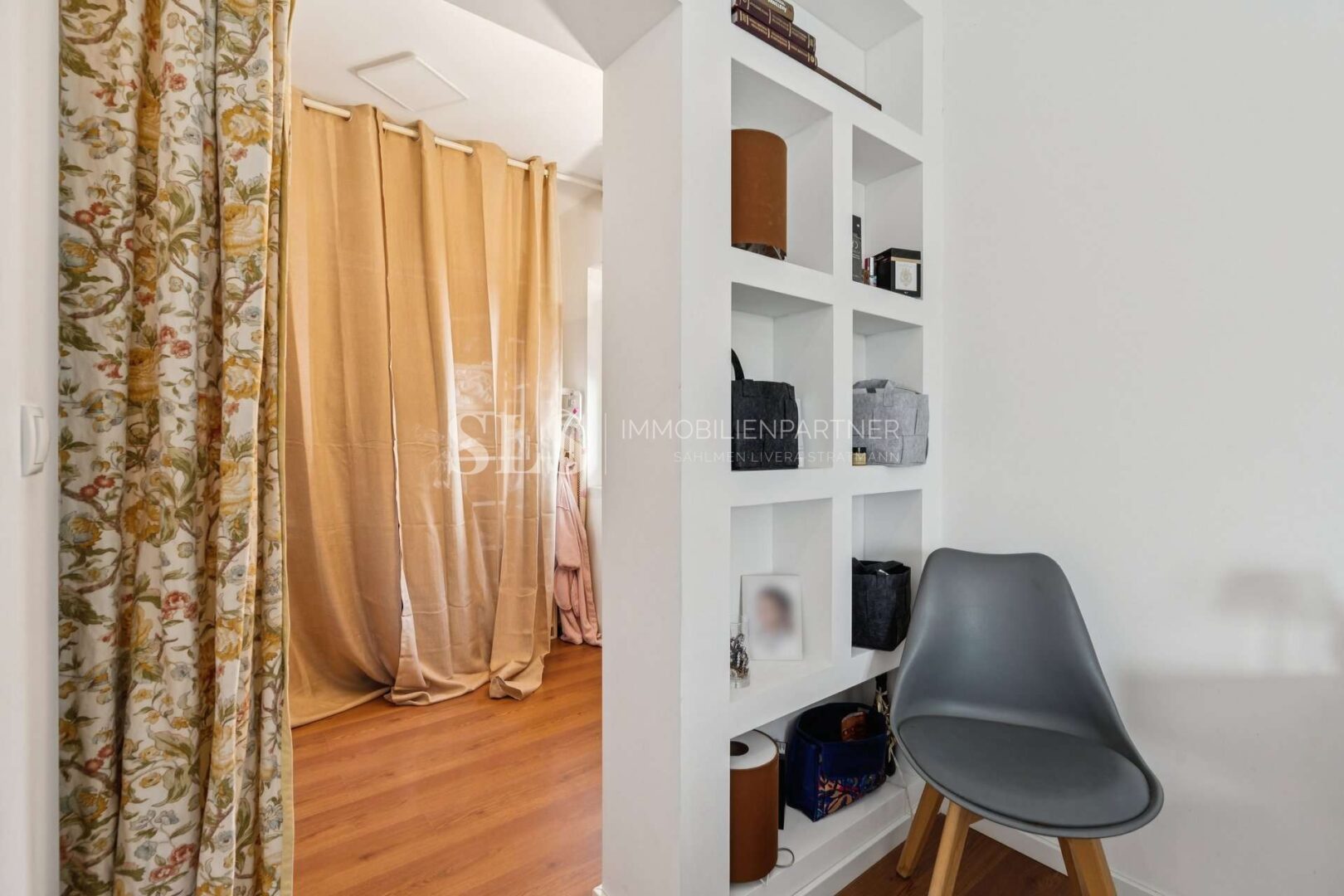 Begehbarer Kleiderschrank