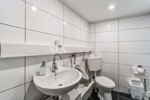 KG WC, gehört zum EG