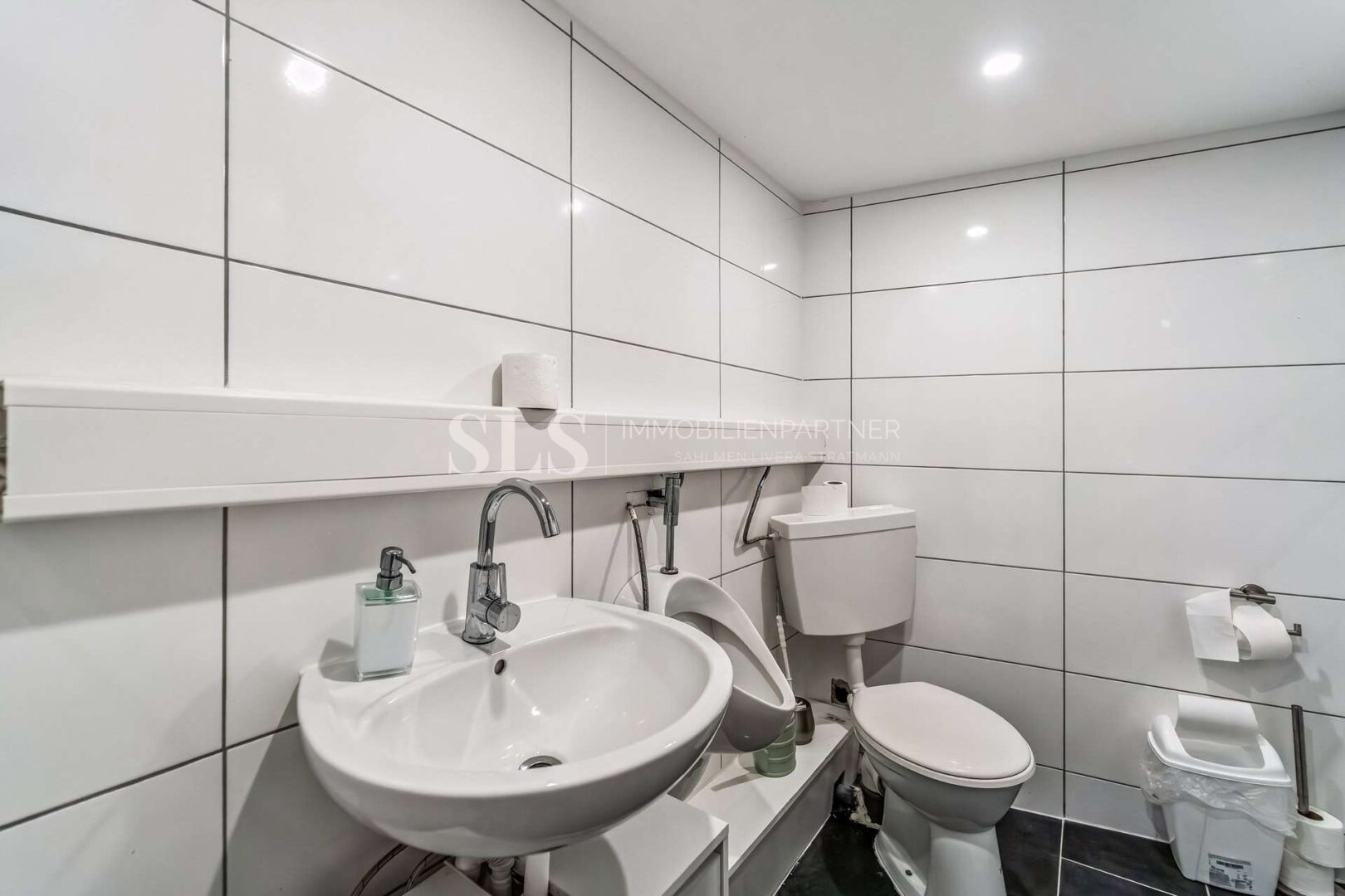 KG WC, gehört zum EG