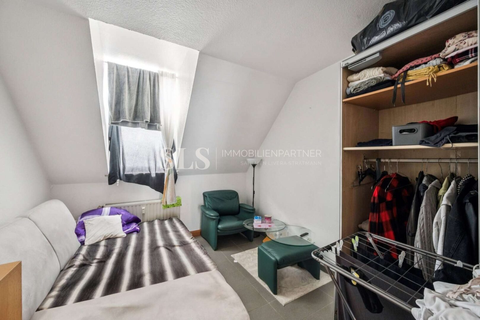 DG mitte Wohn-Schlafzimmer