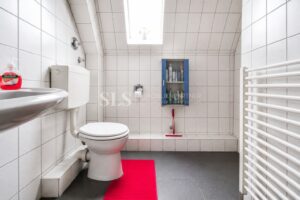 DG links Badezimmer