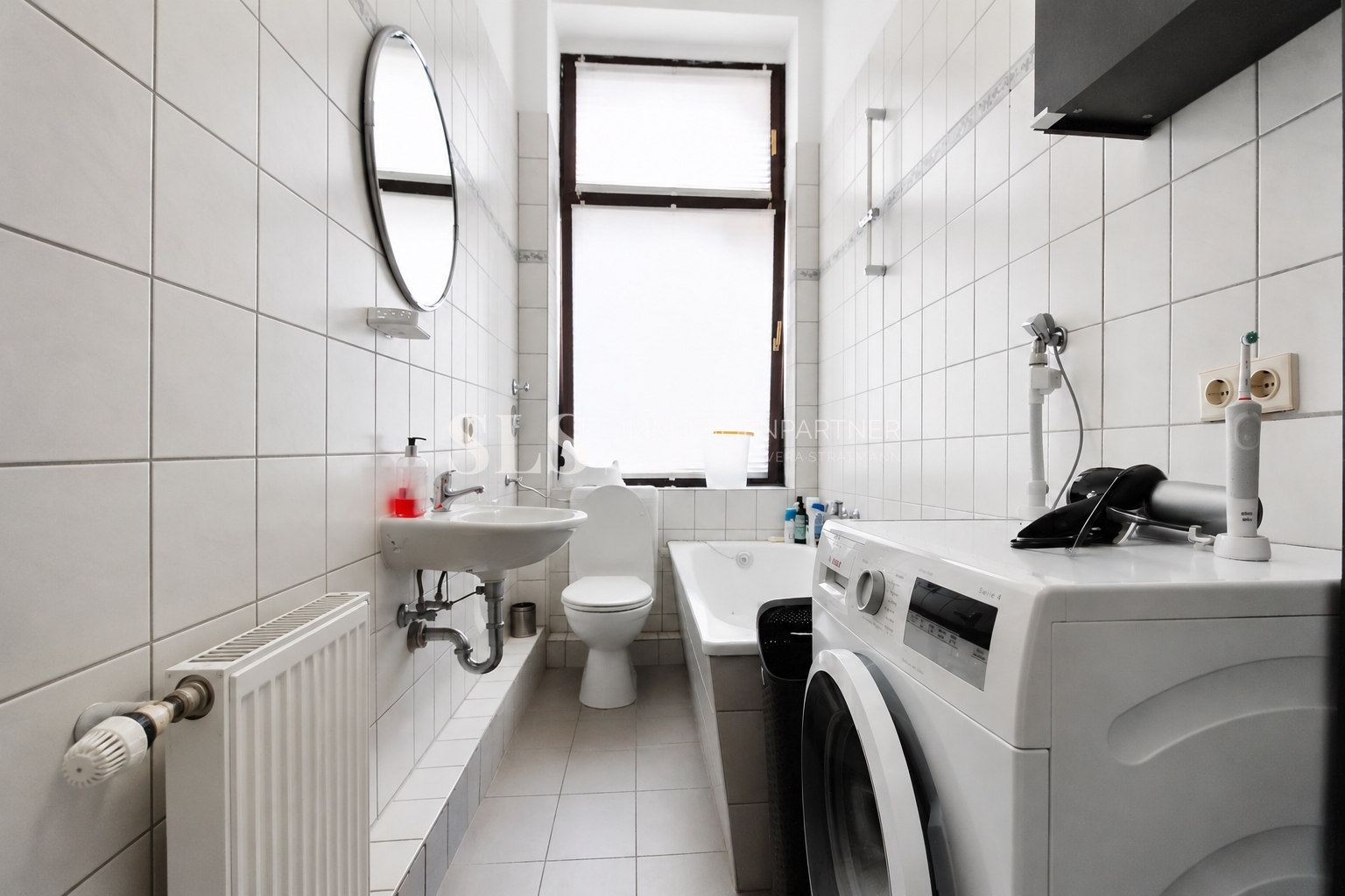 1. OG links Badezimmer II