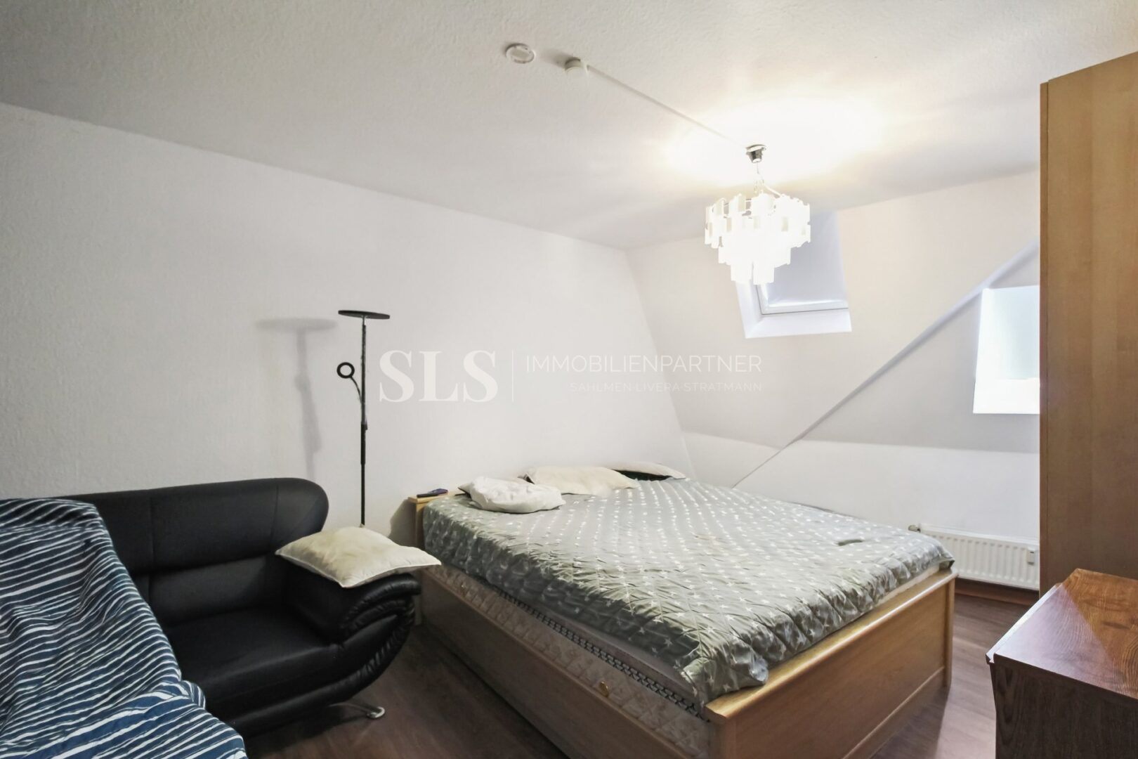 DG links Schlafzimmer
