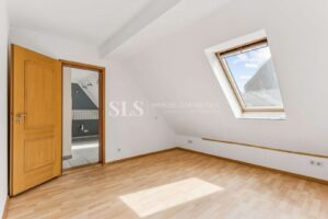 Schlafzimmer DG