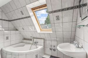 Badezimmer DG