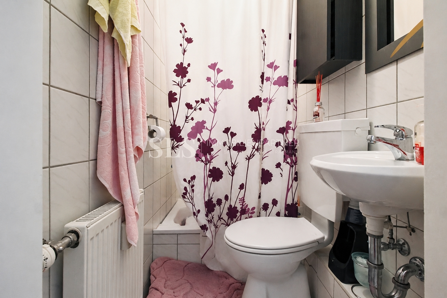 1. OG links Badezimmer I