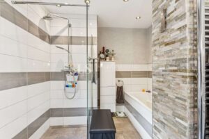 Badezimmer EG