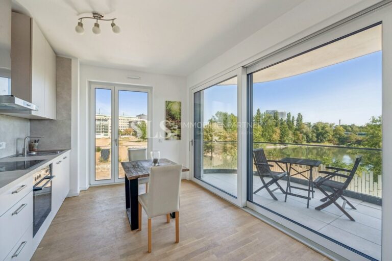 Essbereich mit Balkon