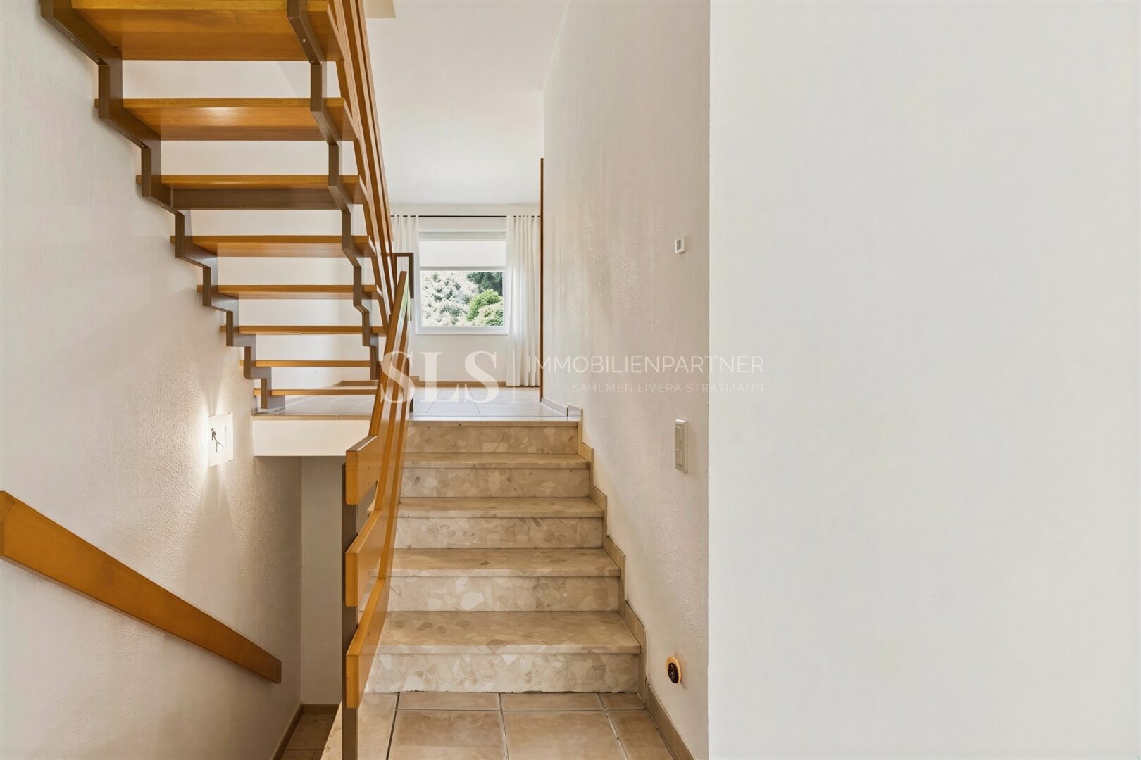 Treppe - (KI generiert)